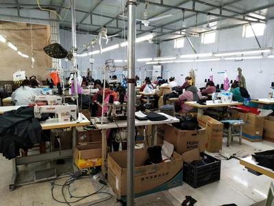 農(nóng)村小伙返鄉(xiāng)創(chuàng)業(yè)開服裝廠 留守婦女家門口就業(yè)月入三千